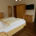 Проживання в сім'ї Edelweiss Зефельд-ін-Тіроль